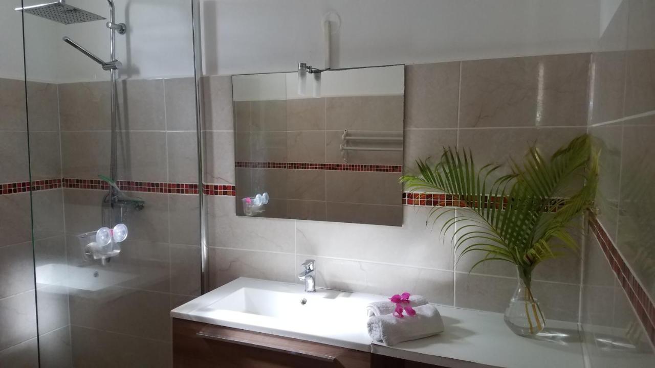 Appartement Rez-De-Chaussee De Villa A 1 Minute De La Plage Saint-Francois  Exterior foto